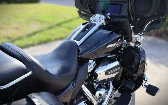 2022 Harley-Davidson Tri Glide Ultra FLHTCUTG