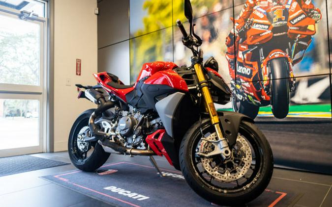 2026 Ducati STREET FIGHTER V2S