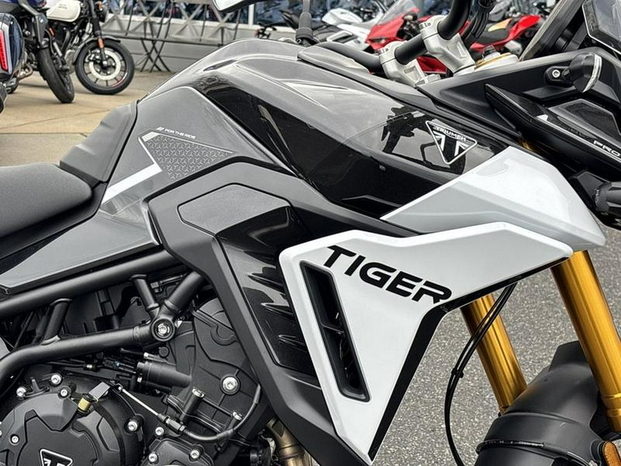 2025 Triumph Tiger 900 Rally Pro Carbon Black / Sapphire Black