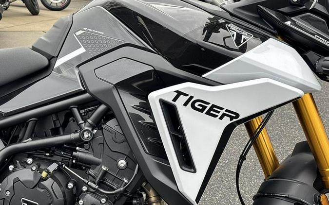2025 Triumph Tiger 900 Rally Pro Carbon Black / Sapphire Black