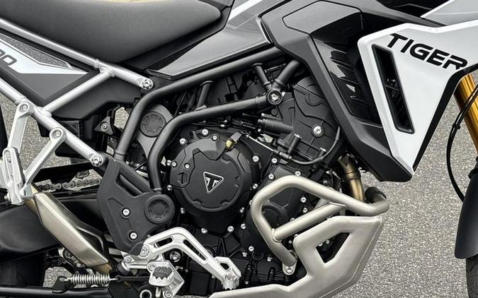 2025 Triumph Tiger 900 Rally Pro Carbon Black / Sapphire Black