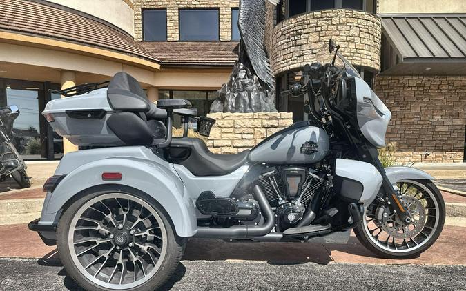 2026 Harley-Davidson® Street Glide 3 Limited Dark Billiard Gray - Black Finish