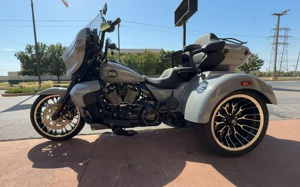 2026 Harley-Davidson® Street Glide 3 Limited Dark Billiard Gray - Black Finish