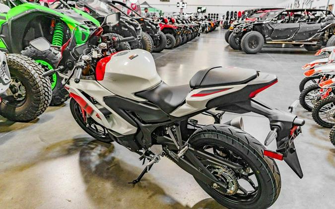 2026 Yamaha YZFR3ATW