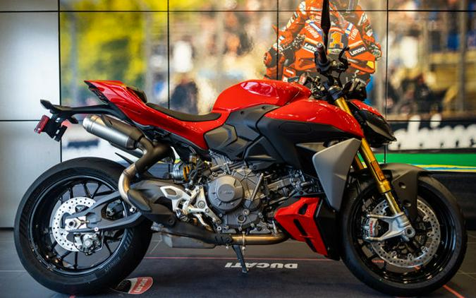 2026 Ducati STREET FIGHTER V2S
