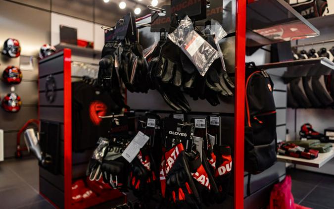 2025 Ducati STREETFIGHTER V2