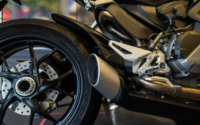 2025 Ducati STREETFIGHTER V2