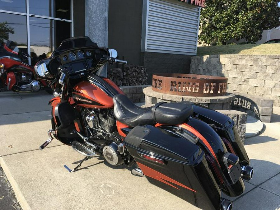 2017 Harley-Davidson® FLHXSE - CVO™ Street Glide®