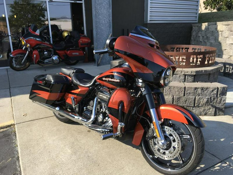 2017 Harley-Davidson® FLHXSE - CVO™ Street Glide®