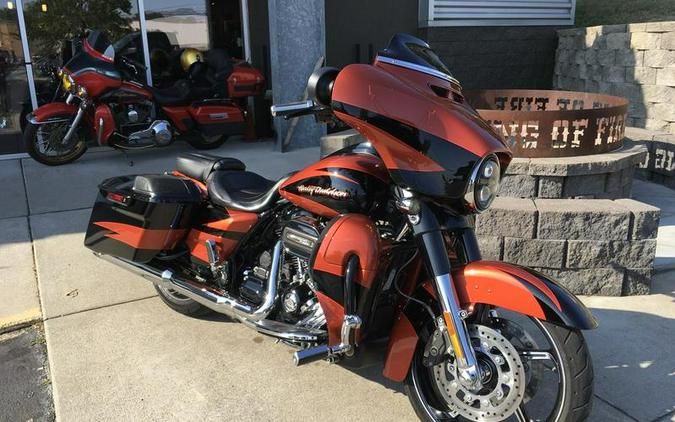 2017 Harley-Davidson® FLHXSE - CVO™ Street Glide®