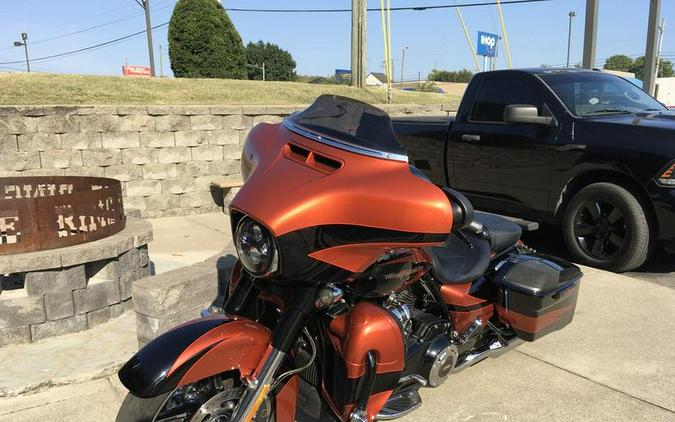 2017 Harley-Davidson® FLHXSE - CVO™ Street Glide®