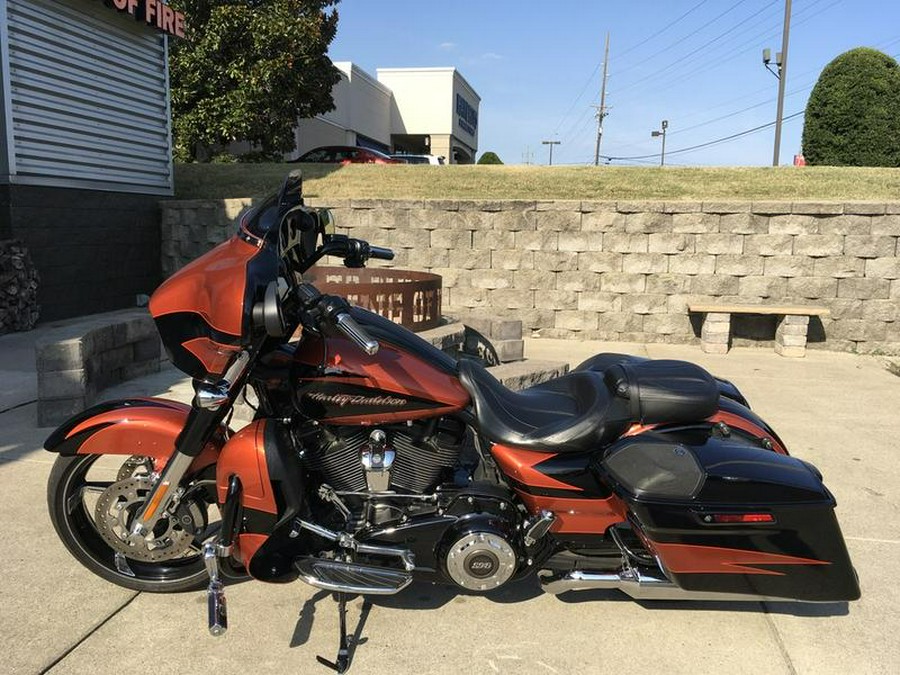 2017 Harley-Davidson® FLHXSE - CVO™ Street Glide®