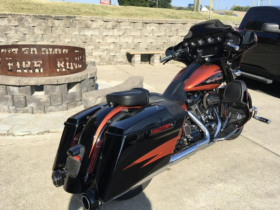 2017 Harley-Davidson® FLHXSE - CVO™ Street Glide®