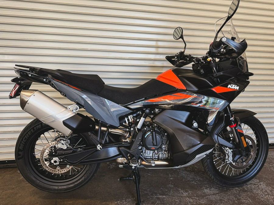 2023 KTM Adventure 890