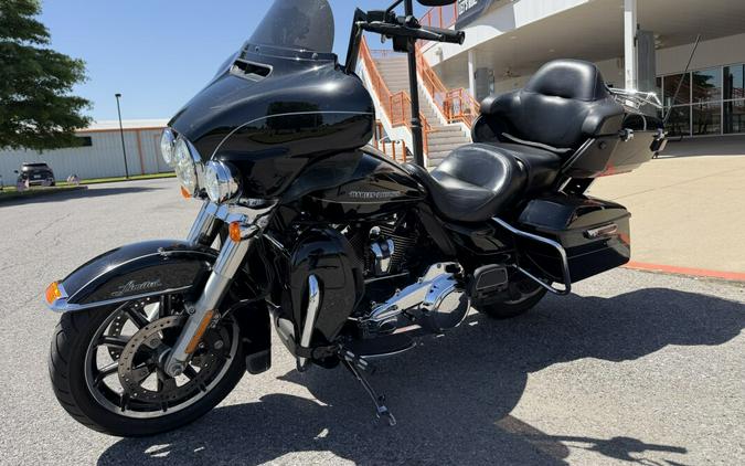 2017 Harley-Davidson® Ultra Limited Vivid Black