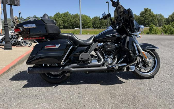 2017 Harley-Davidson® Ultra Limited Vivid Black