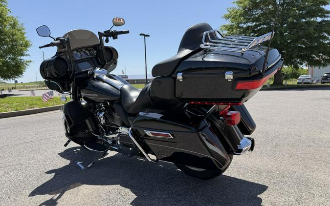 2017 Harley-Davidson® Ultra Limited Vivid Black