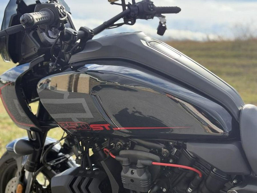 2025 Harley-Davidson® RA1250ST - Pan America® 1250 ST