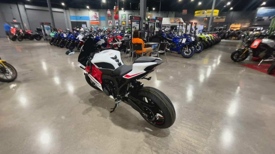2025 Yamaha YZF-R9