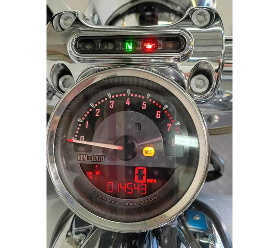 2015 Harley-Davidson® FLSTNSE - CVO™ Softail® Deluxe