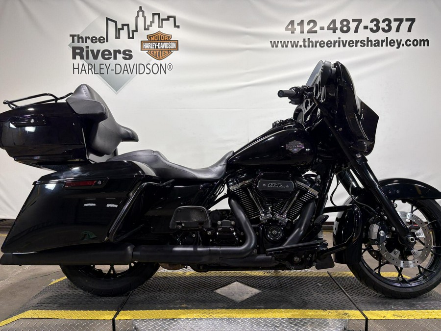 2022 Harley-Davidson® Street Glide® Special Vivid Black - Black Finish