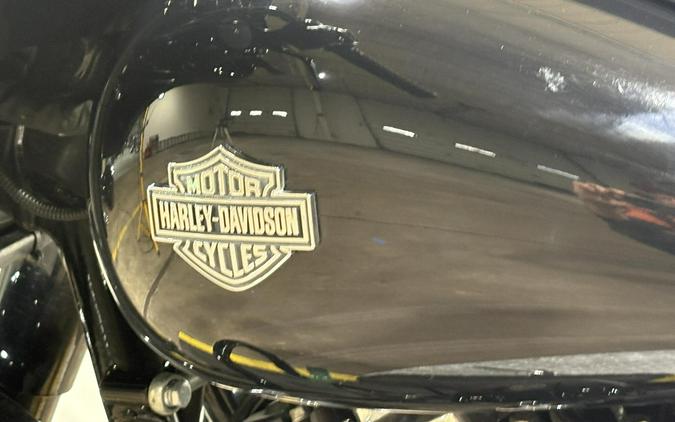 2022 Harley-Davidson® Street Glide® Special Vivid Black - Black Finish