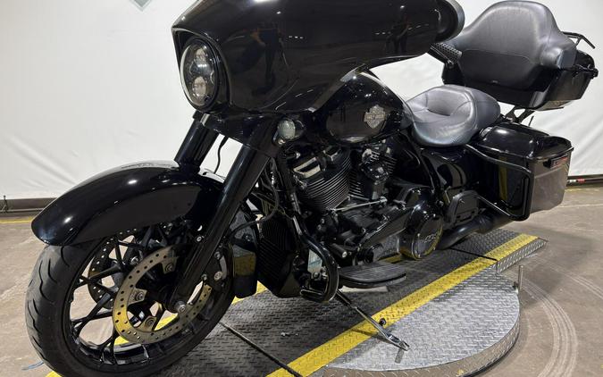2022 Harley-Davidson® Street Glide® Special Vivid Black - Black Finish