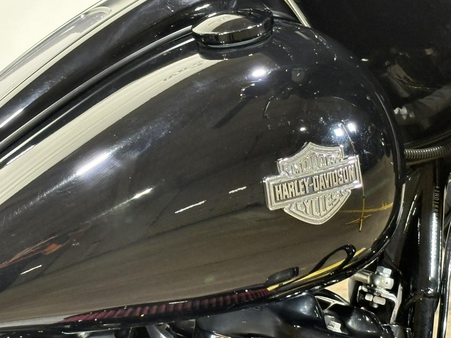 2022 Harley-Davidson® Street Glide® Special Vivid Black - Black Finish