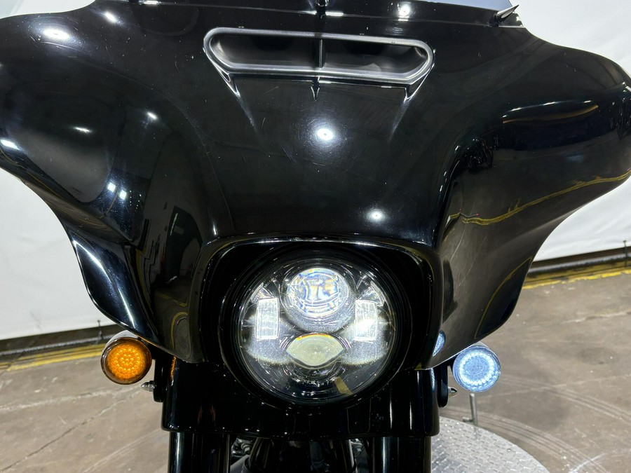 2022 Harley-Davidson® Street Glide® Special Vivid Black - Black Finish