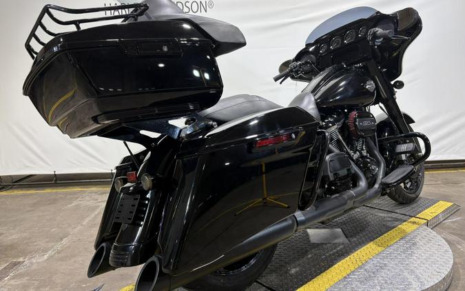 2022 Harley-Davidson® Street Glide® Special Vivid Black - Black Finish