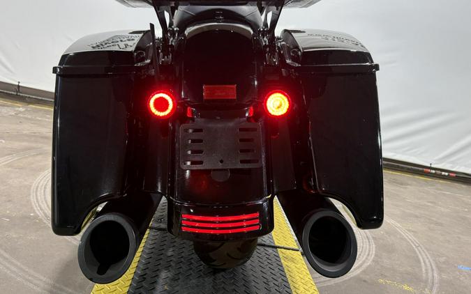 2022 Harley-Davidson® Street Glide® Special Vivid Black - Black Finish
