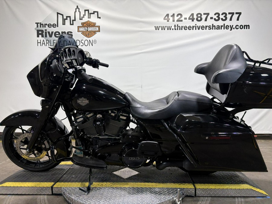 2022 Harley-Davidson® Street Glide® Special Vivid Black - Black Finish
