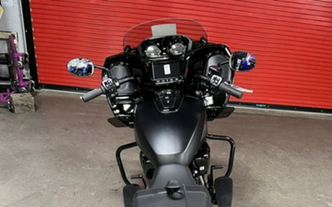 2025 Indian Challenger Dark Horse 112 W/Powerband Audio Blac