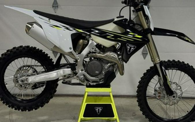 2026 Triumph TF 450-C Jet black/ Pure white 450-C JETBLACK PURE WHITE