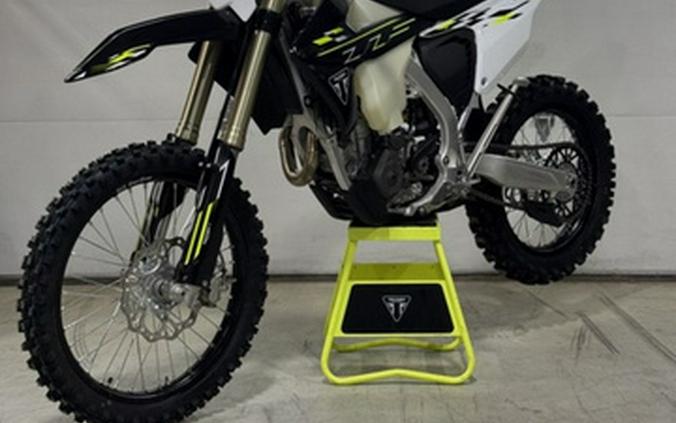 2026 Triumph TF 450-C Jet black/ Pure white 450-C JETBLACK PURE WHITE