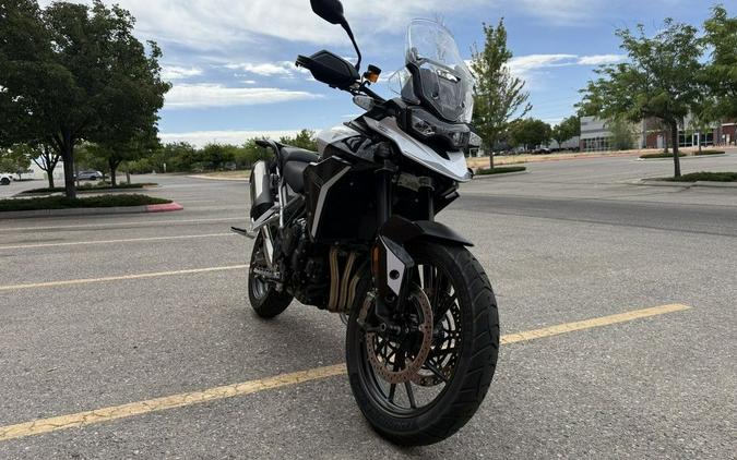 2024 Triumph Tiger 900 GT Pro Snowdonia White / Sapphire Black