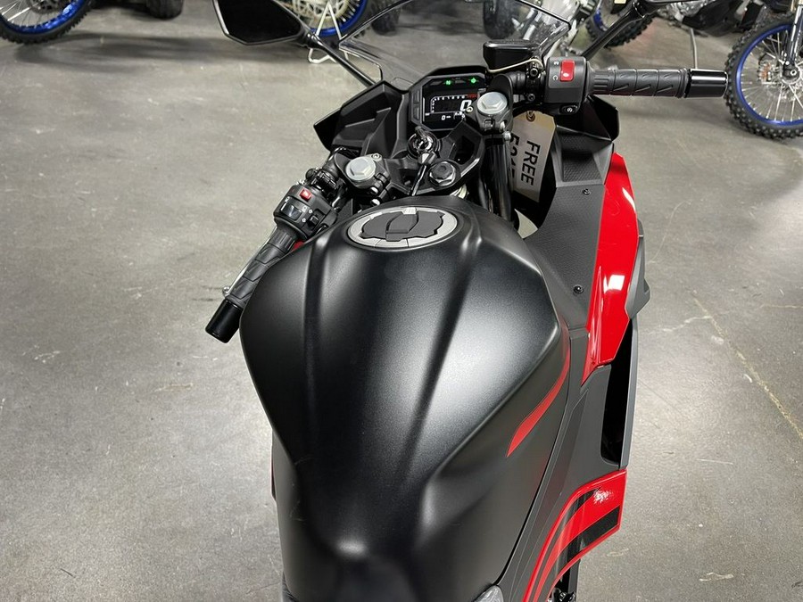 2024 Kawasaki Ninja® 500 ABS Passion Red/Metallic Flat Spark Black