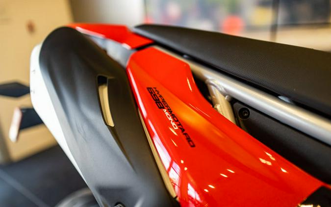 2025 Ducati HYPERMOTARD 698