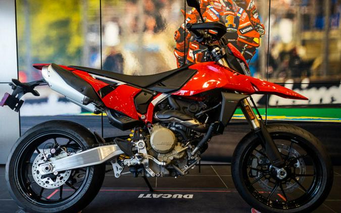 2025 Ducati HYPERMOTARD 698