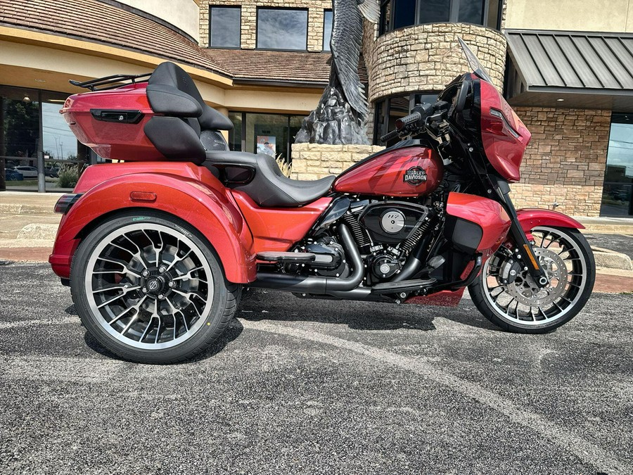 2026 Harley-Davidson® Street Glide 3 Limited Brilliant Red Black Trim