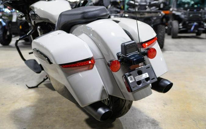2026 Indian Motorcycle Chieftain® PowerPlus Dark Horse with 112 and PowerBand Audio Package