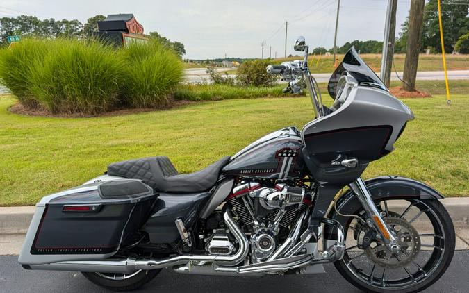 2019 Harley-Davidson CVO Road Glide Lightening Silver & Charred