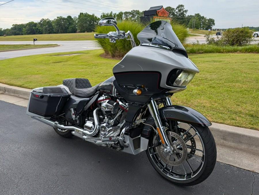 2019 Harley-Davidson CVO Road Glide Lightening Silver & Charred