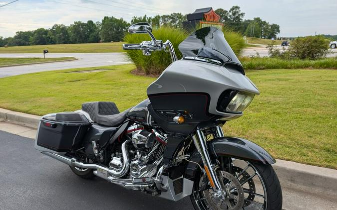 2019 Harley-Davidson CVO Road Glide Lightening Silver & Charred