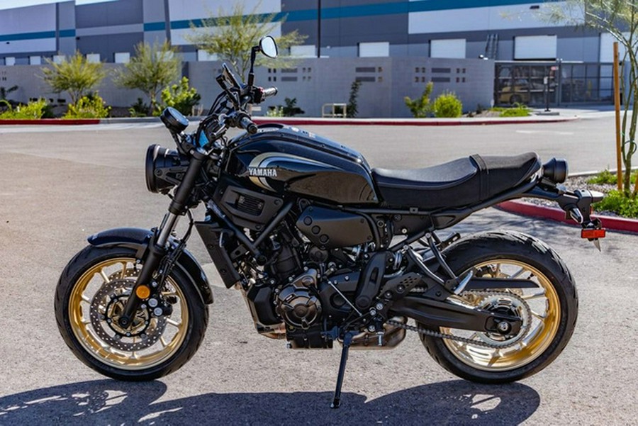 2025 Yamaha XSR 700