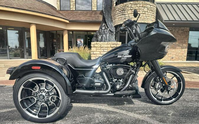2026 Harley-Davidson® Road Glide 3 Vivid Black - Black Finish
