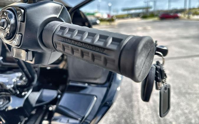 2026 Harley-Davidson® Road Glide 3 Vivid Black - Black Finish