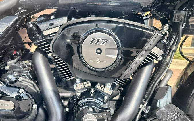 2026 Harley-Davidson® Road Glide 3 Vivid Black - Black Finish