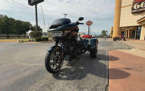 2026 Harley-Davidson® Road Glide 3 Vivid Black - Black Finish