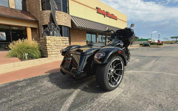 2026 Harley-Davidson® Road Glide 3 Vivid Black - Black Finish